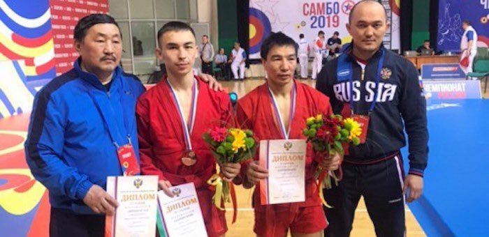 Два алтайских спортсмена стали чемпионами России по боевому самбо