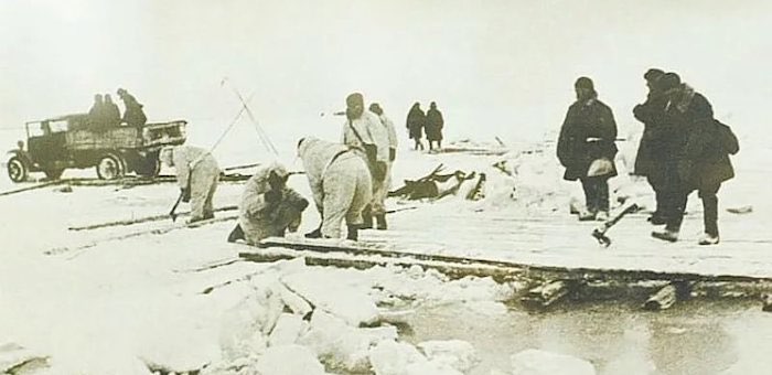 Под минометным обстрелом возвели мост для военной техники