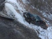 Нетрезвый водитель на Toyota Corolla протаранил «Камаз», после чего машины сорвались в обрыв