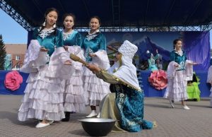 «Светлый и веселый праздник». На Алтае отпраздновали Наурыз