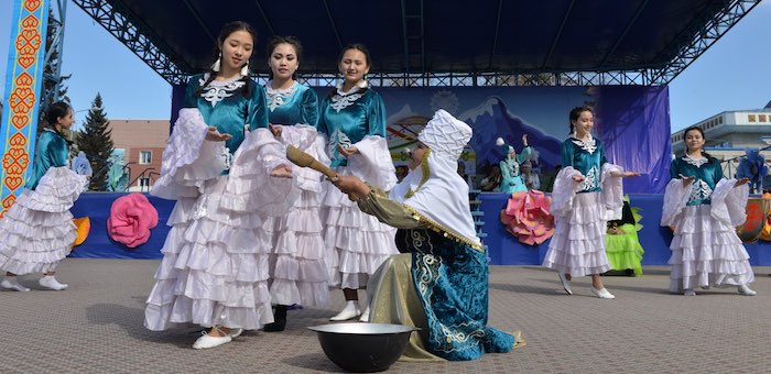 «Светлый и веселый праздник». На Алтае отпраздновали Наурыз