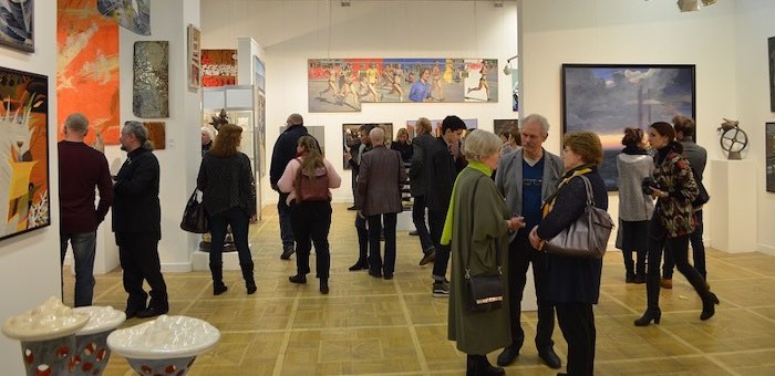 Картины алтайских художников представлены на всероссийской художественной выставке