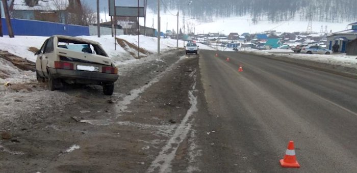 Автомобиль под управлением 27-летней женщины перевернулся на Чуйском тракте
