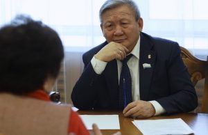 Председатель Эл Курултая Владимир Тюлентин провел прием граждан