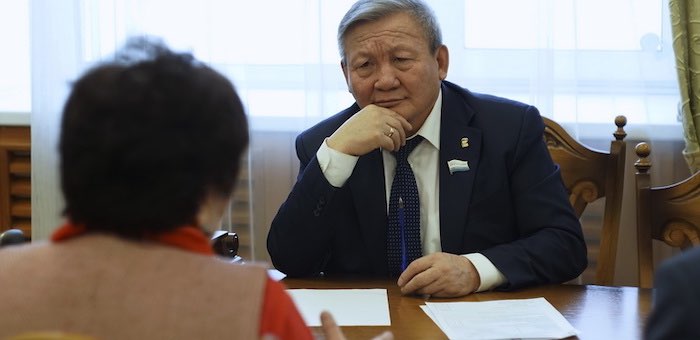 Председатель Эл Курултая Владимир Тюлентин провел прием граждан