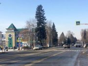 На пешеходнике у драмтеатра под колеса попала 11-летняя девочка