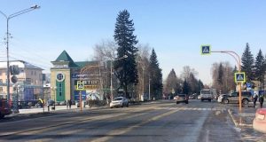 На пешеходнике у драмтеатра под колеса попала 11-летняя девочка