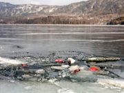 «Нива» провалились под лед на Телецком озере, один человек погиб
