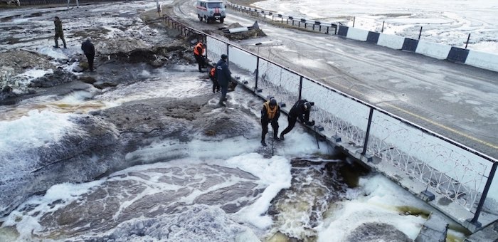 Талые воды подтопили Теньгу
