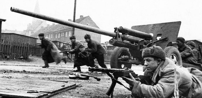 Огнем своего орудия поддержал наступление пехоты