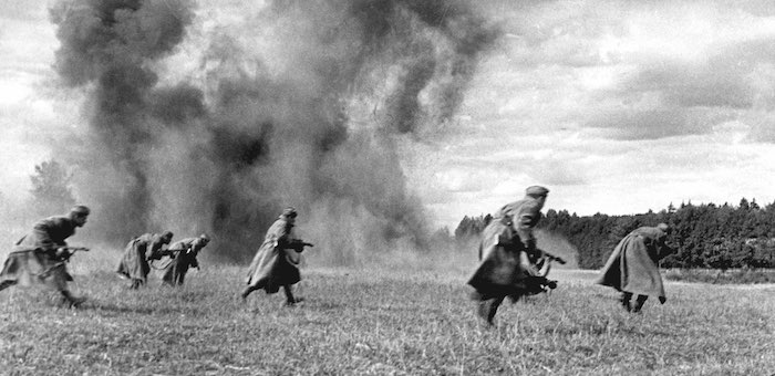 С криком «Ура!», расстреливая фашистов на ходу, вырвались из окружения