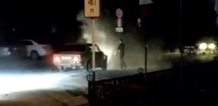 Автомобильная погоня и «разборка» под окнами полиции: мужчины не поделили ведро с арматурой