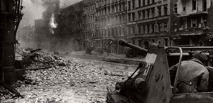 В рукопашной схватке в логове нацистов уничтожил двух немецких солдат