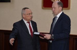 Почти фельетон. Как Щучинов Хорохордину фолиант вручал