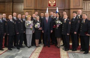Полицейские-герои из Республики Алтай получили медали «За смелость во имя спасения»