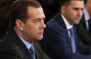Медведев подписал постановление о снижении платы граждан за вывоз твердых коммунальных отходов