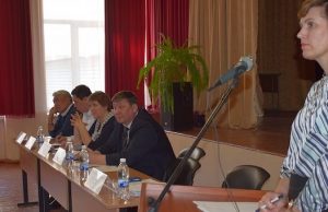 В гимназии №3 прошла встреча местных жителей с руководством Горно-Алтайска