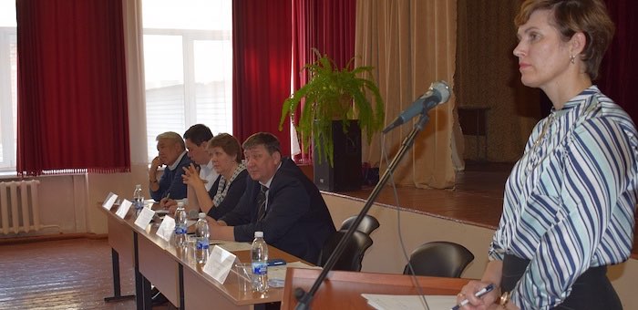 В гимназии №3 прошла встреча местных жителей с руководством Горно-Алтайска