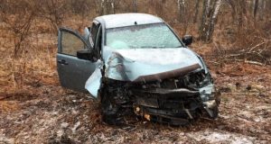 Житель Майминского района разбил автомобиль об дерево