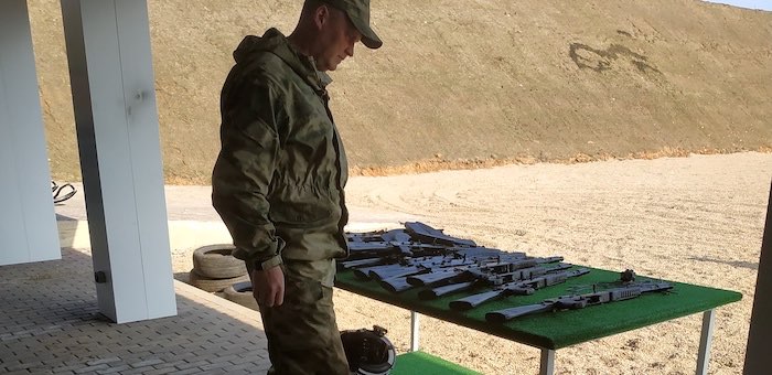 Сотрудники алтайских заповедников проходят обучение в стрелковом центре «Калашников»