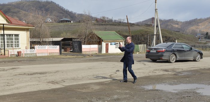 Олег Хорохордин поручил разобраться с состоянием региональных дорог