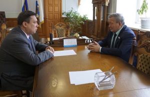 Лидер единороссов обсудил с сенатором Полетаевым ход праймериз
