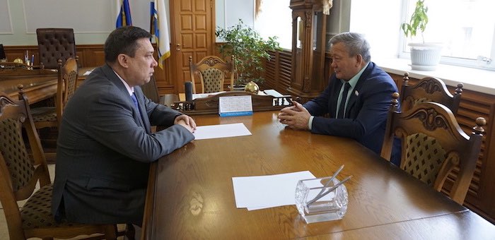 Лидер единороссов обсудил с сенатором Полетаевым ход праймериз