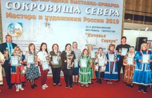 Серебряное седло, войлок и алтайские песни покорили гостей ярмарки «Сокровища Севера»