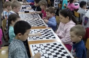 Определились победители фестиваля по русским шашкам среди дошкольников