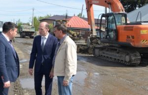 Руководитель республики проинспектировал ход работ на улице Советской в Майме