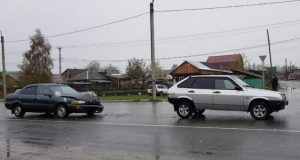 Горожанка на «Тойоте» протаранила ВАЗ, водитель ВАЗа госпитализирована Горожанка на «Тойоте» протаранила ВАЗ, водитель ВАЗа госпитализирована