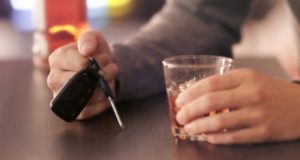 Мужчине, который трижды за два месяца попался на пьяном вождении, грозит тюремный срок Мужчине, который трижды за два месяца попался на пьяном вождении, грозит тюремный срок