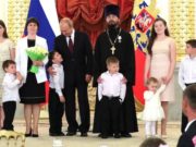 Владимир Путин вручил семье Тайченачевых ордена «Родительская слава»
