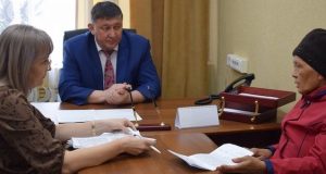 Мэр Горно-Алтайска провел прием граждан по личным вопросам Мэр Горно-Алтайска провел прием граждан по личным вопросам