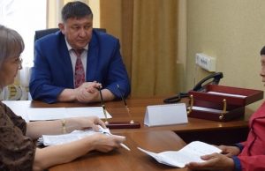Мэр Горно-Алтайска провел прием граждан по личным вопросам Мэр Горно-Алтайска провел прием граждан по личным вопросам