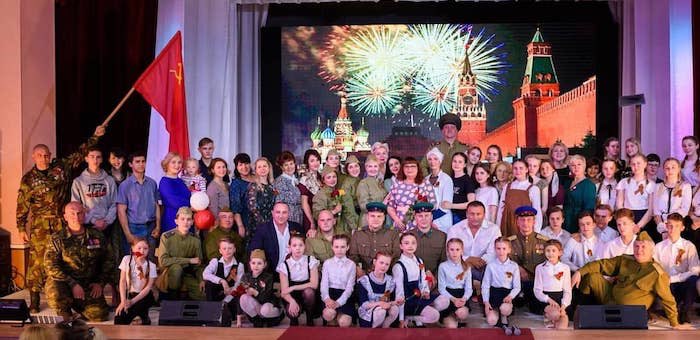 В Майме и Бийске показали концерт-спектакль «Победа. Одна на всех!»