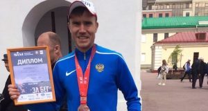 Учитель лицея №6 стал призером Весеннего полумарафона в Омске