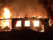В Аскате местные жители и пожарные спасли деревню от огня