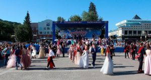 615 выпускников попрощались со школами в Горно-Алтайске