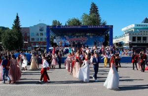 615 выпускников попрощались со школами в Горно-Алтайске 615 выпускников попрощались со школами в Горно-Алтайске