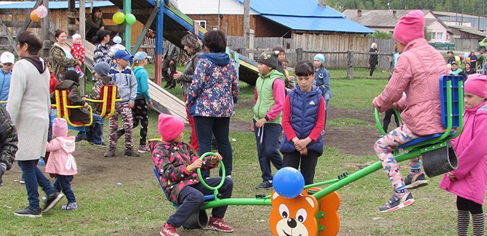 В Шебалино и Курае открыли детские площадки