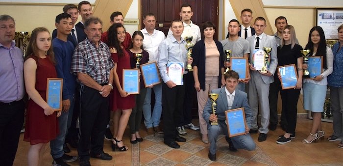 В мэрии наградили победителей и призеров студенческой спартакиады