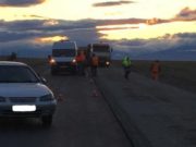 В Кош-Агачском районе машина сбила на обочине дорожного рабочего