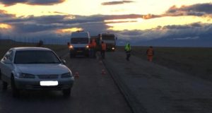 В Кош-Агачском районе машина сбила на обочине дорожного рабочего