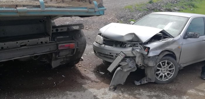 На Телецком тракте турист из Тюмени въехал в КАМАЗ
