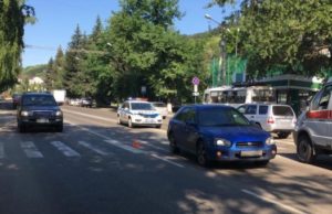 Горожанин сбил женщину на пешеходном переходе у остановки «Родник» Горожанин сбил женщину на пешеходном переходе у остановки «Родник»