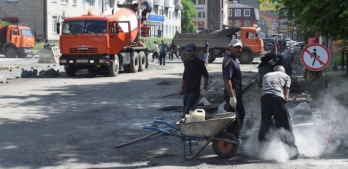 Ремонт проездов между центральными улицами Горно-Алтайска завершится в августе