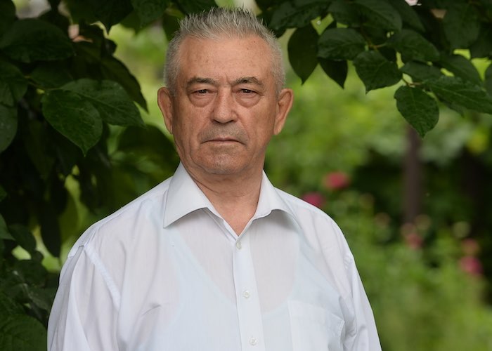 Владимир Петров