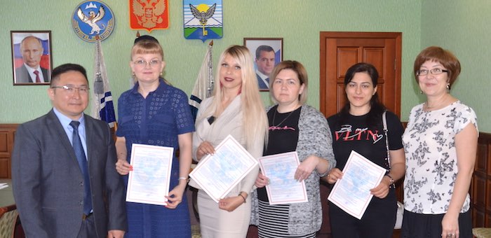 Социальные работники получили выплаты на покупку жилья