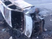На Чуйском тракте перевернулся и сгорел микроавтобус, два человека попали в больницу